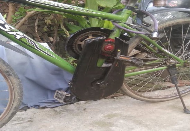 Figure C-3, Photograph of axillary axle-based compound train sprocket bicycle